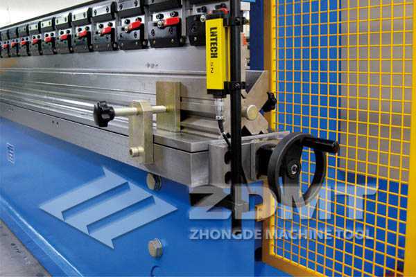 手動(dòng)工作臺(tái)補(bǔ)償.jpg 手動(dòng)工作臺(tái)補(bǔ)償.jpg