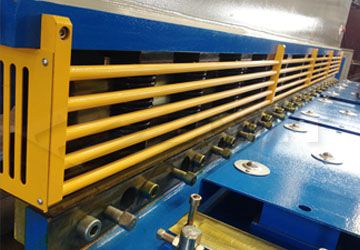 簡易式防護(hù)柵欄.jpg 簡易式防護(hù)柵欄.jpg