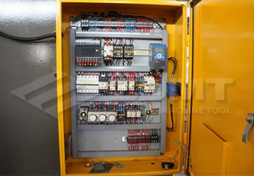 電控箱.jpg 電控箱.jpg