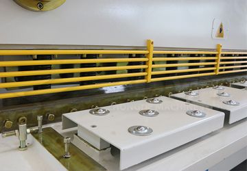 球面工作臺(tái).jpg 球面工作臺(tái).jpg