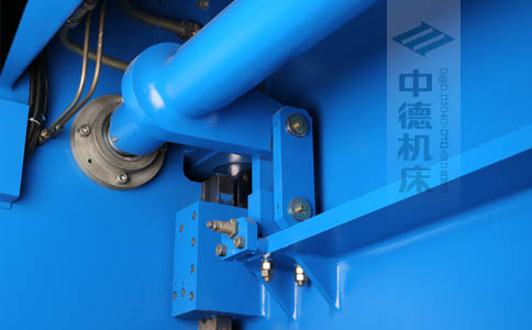 ZDPK-8025配有中德公司最新型扭軸同步裝置，強(qiáng)度高，能調(diào)節(jié)，專利技術(shù).jpg